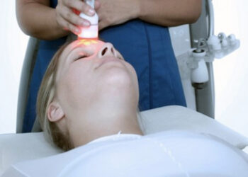 Rejuvenecimiento facial con aparatología en pieles con rosácea