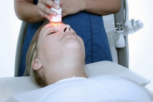Rejuvenecimiento facial con aparatología en pieles con rosácea