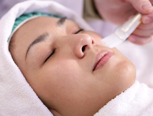 Protocolo facial Reveal Peel Mask con efecto flash