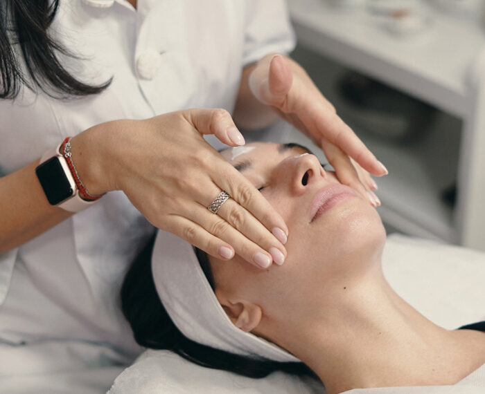 Protocolo facial Reveal Peel Mask con efecto flash