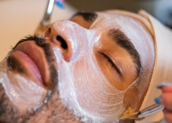 Claves para iluminar y rejuvenecer el rostro masculino