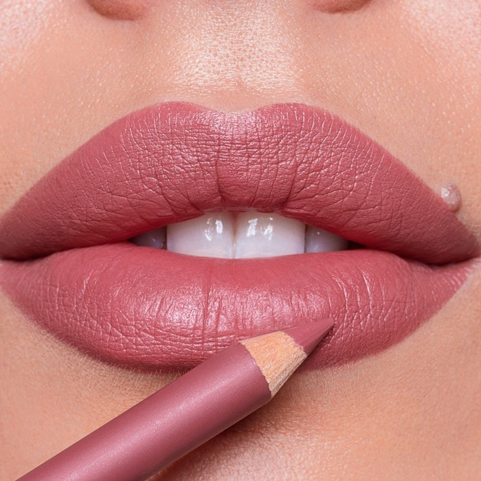 MAQUILLAJE DE LABIOS