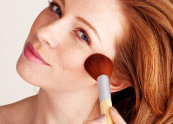 Elección de productos de maquillaje en pieles grasas