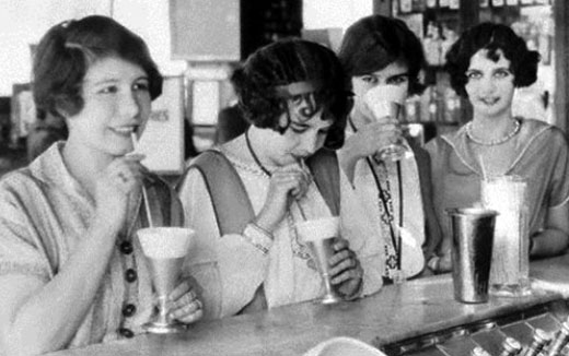 Así se maquillaban y peinaban las chicas de los años '20