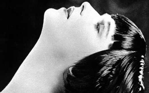 Así se maquillaban y peinaban las chicas de los años '20